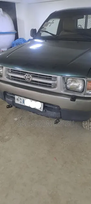 Toyota Hilux 2000 Green