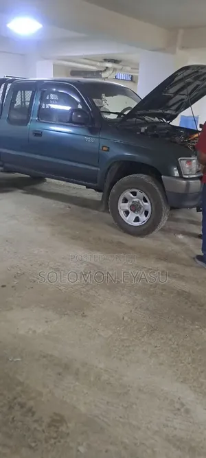 Toyota Hilux 2000 Green
