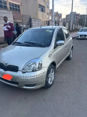 Photo - Toyota Vitz 2002 Silver