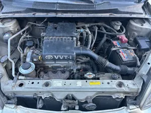 Toyota Vitz 2002 Silver