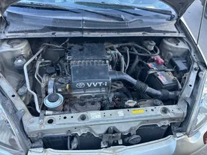 Toyota Vitz 2002 Silver