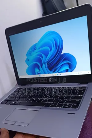 Photo - New Laptop HP EliteBook 820 G3 8GB Intel Core I5 HDD 1T