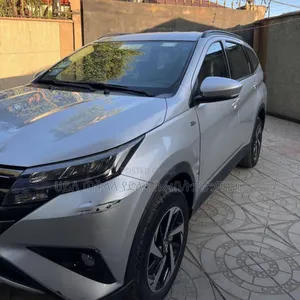 Photo - Toyota Rush 2021 Off white