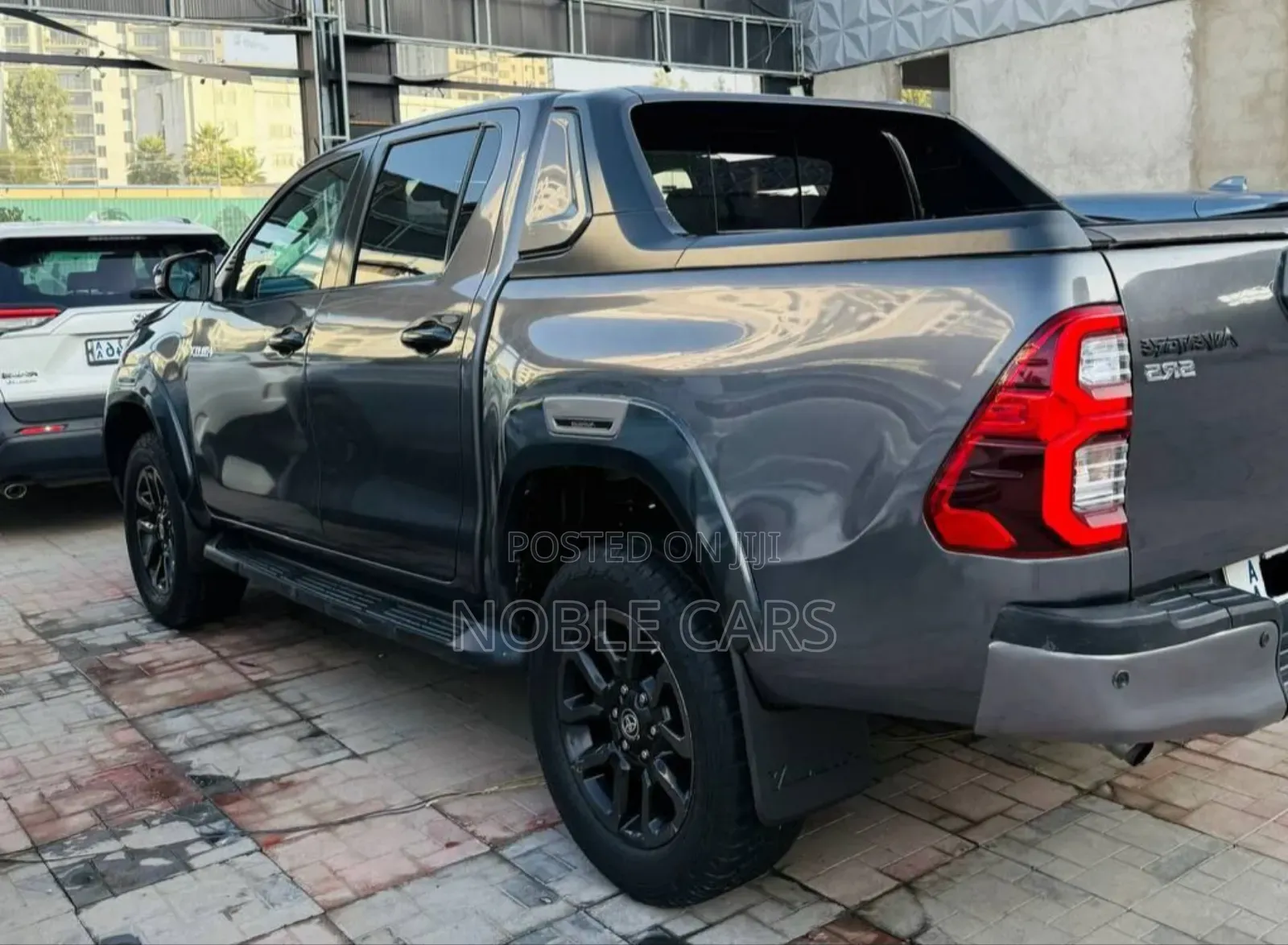 Toyota Hilux 2023 Gray