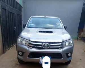 Photo - Toyota Hilux 2017 Silver