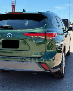 Toyota Highlander Hybrid 2024 Green