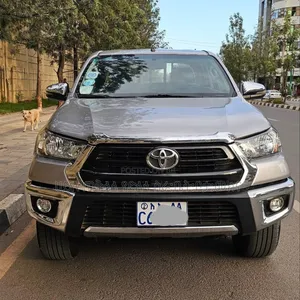 Photo - Toyota Hilux 2022 Silver