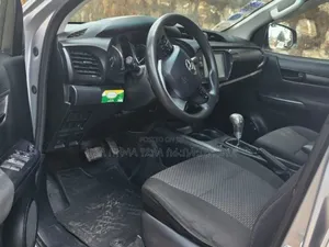 Toyota Hilux 2022 Silver