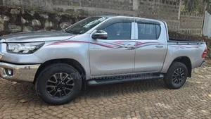 Toyota Hilux 2022 Silver