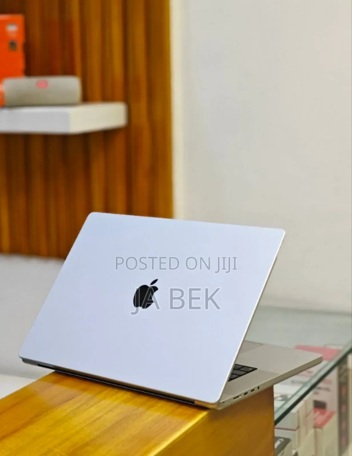 New Laptop Apple MacBook Pro M1 16GB Apple M1 Pro SSD 512GB