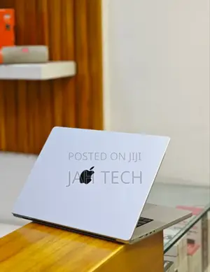 New Laptop Apple MacBook Pro M1 16GB Apple M1 Pro SSD 512GB