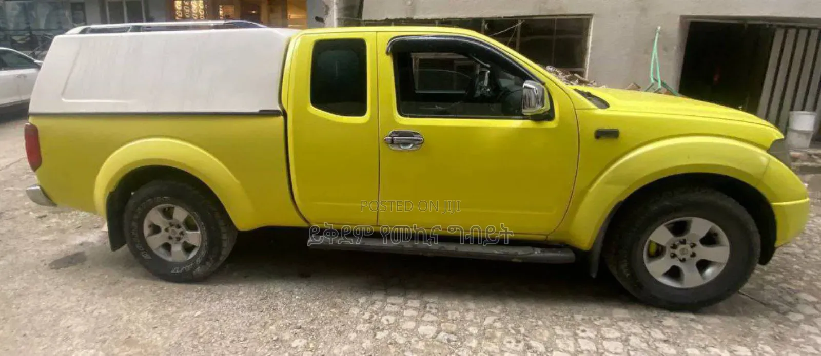 Nissan Navara 2006 Yellow