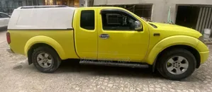 Nissan Navara 2006 Yellow