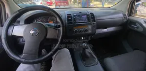 Nissan Navara 2006 Yellow