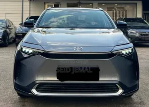 Photo - Toyota bZ4X 2023 Gray