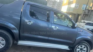 Toyota Hilux 2012 Gray