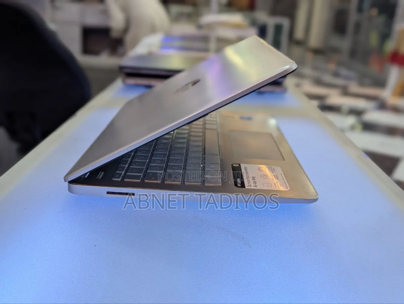 Laptop HP OmniBook 5 Flip 14-Fp0023dx 8GB Intel Core I3 SSD 256GB