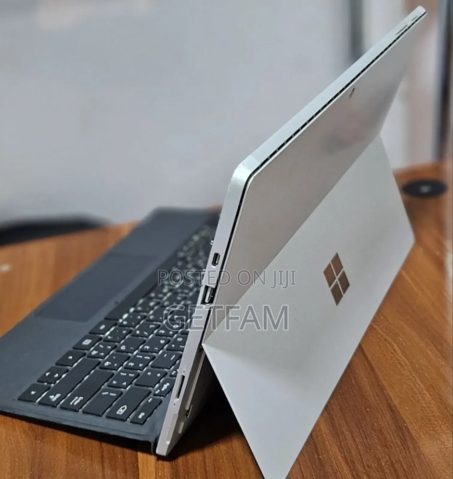 New Laptop Microsoft Surface 8GB Intel SSD 128GB