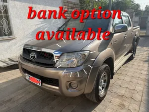 Photo - Toyota Hilux 2010 Brown