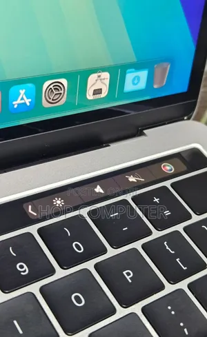 Photo - New Laptop Apple MacBook Pro 2019 8GB Intel Core I5 SSD 128GB