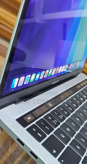 New Laptop Apple MacBook Pro 2019 8GB Intel Core I5 SSD 128GB