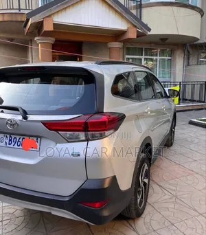 Toyota Rush 2021 Silver