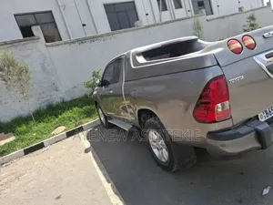 Toyota Hilux 2020 Gray