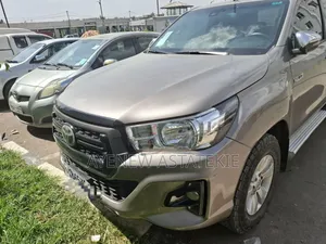 Toyota Hilux 2020 Gray