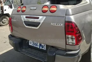 Toyota Hilux 2020 Gray