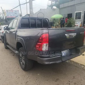 Toyota Hilux 2021 Black
