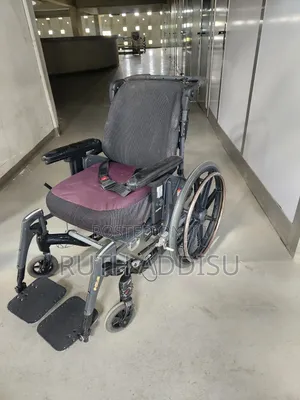 Comfortable Cusion Medical Wheelchair鳵你wheelchair㠭我wheelchair Normal
