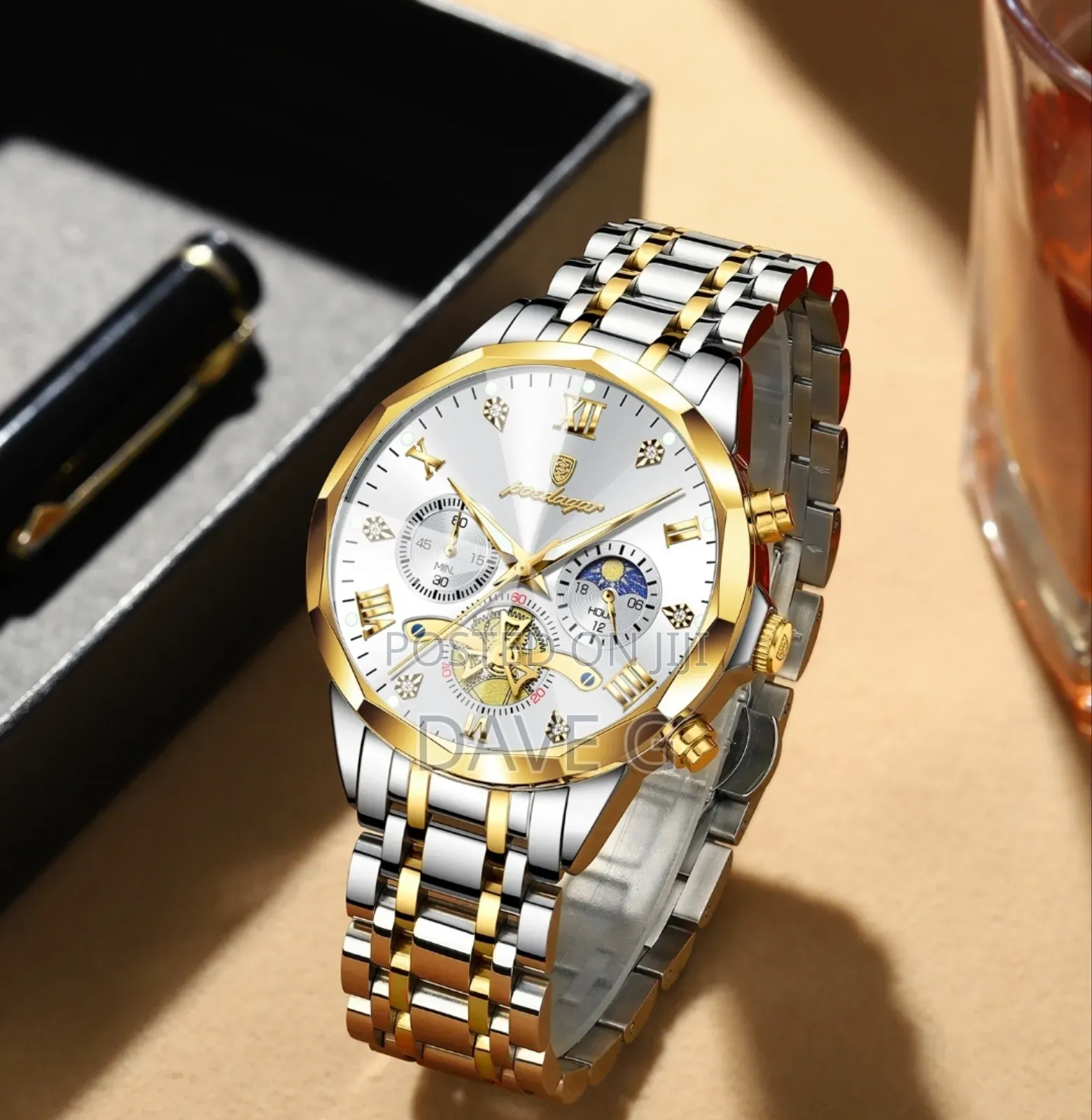 Poedagar Luxury Man Wristwatch With a Two-Tone (Silver and Gold)