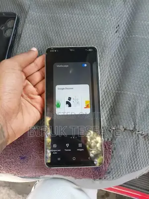 Photo - Samsung Galaxy A06 64 GB Bronze