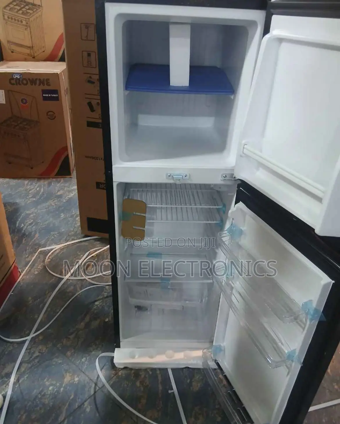 West 270 L Refrigerator – Compact Reliable Cooling!