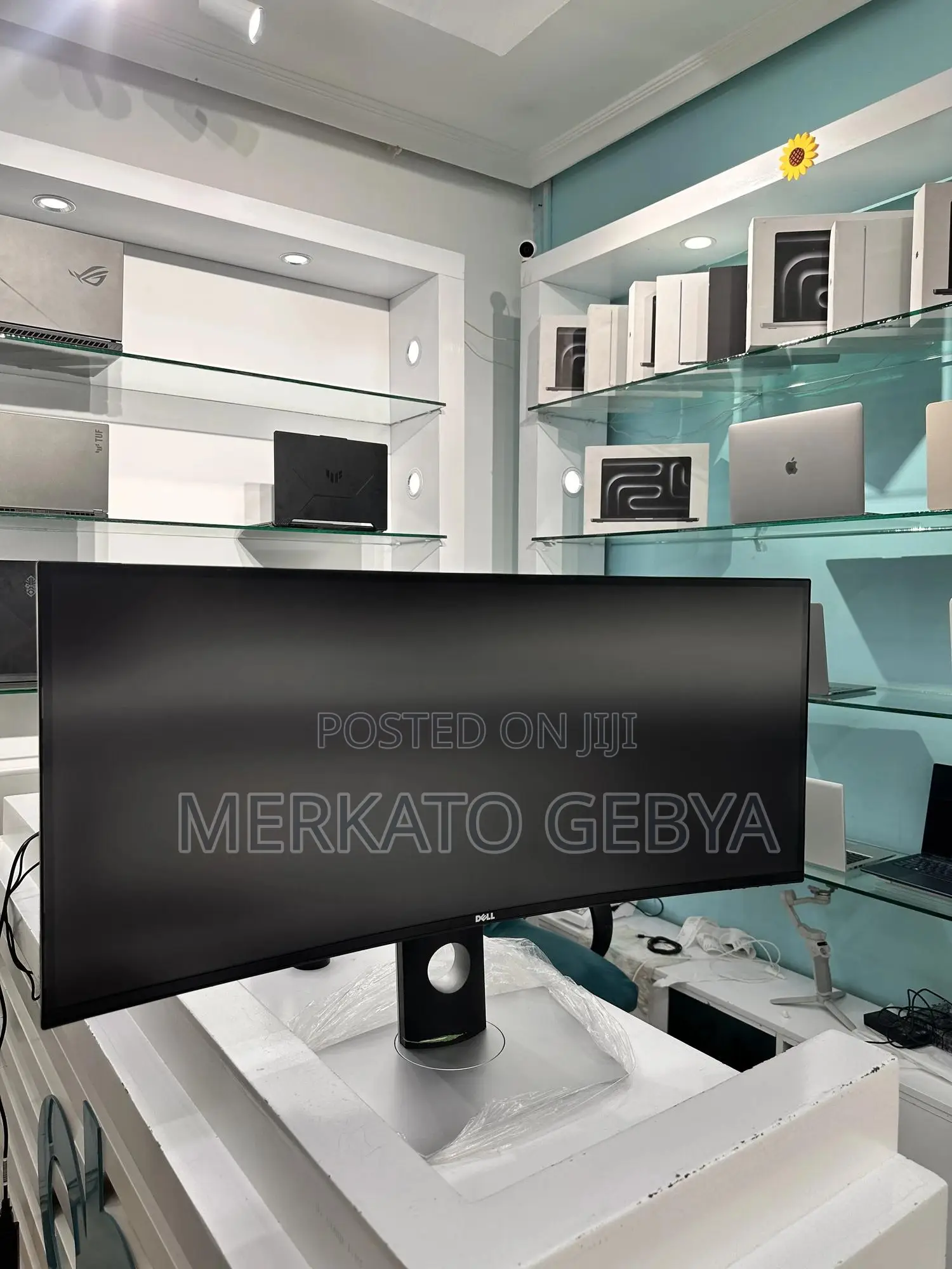 Dell 34-Inch Ultra-Wide Monitor 3440x1440 WQHD Resolution Key