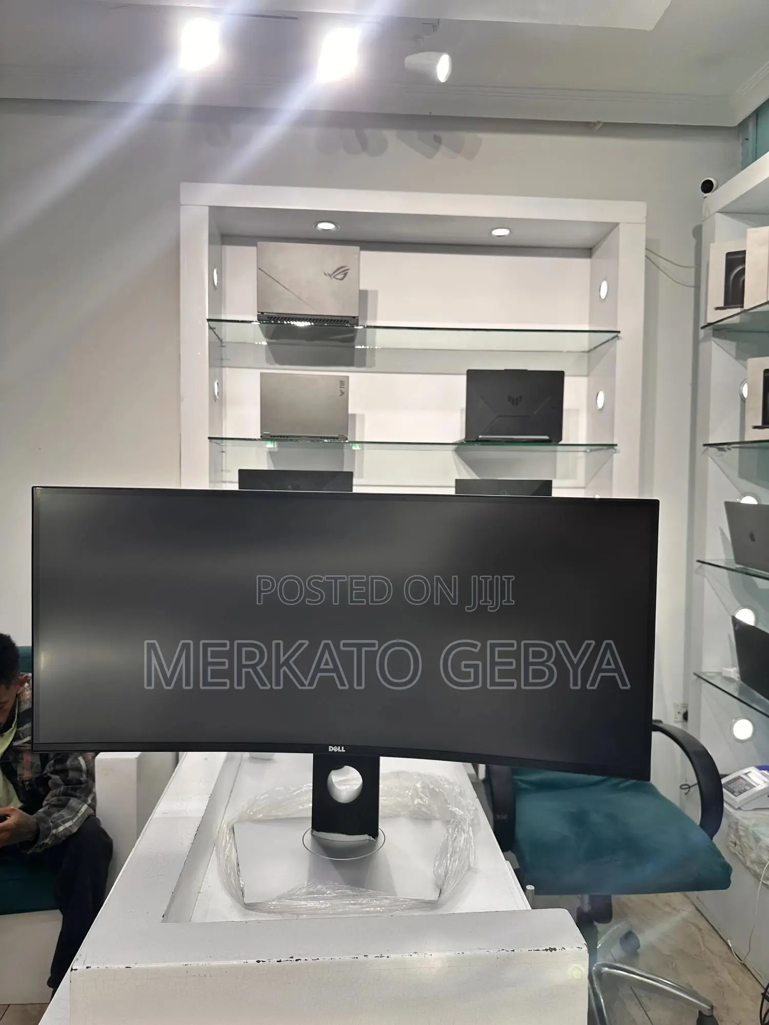 Dell 34-Inch Ultra-Wide Monitor 3440x1440 WQHD Resolution Key