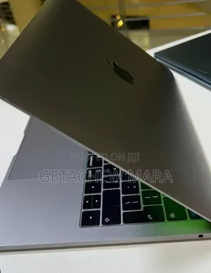 New Laptop Apple MacBook Pro 2019 8GB Intel Core I5 SSD 128GB
