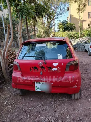 Toyota Vitz 2001 Red