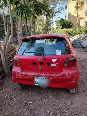 Toyota Vitz 2001 Red
