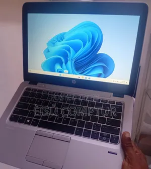 Photo - New Laptop HP EliteBook 820 G3 8GB Intel Core I5 SSD 1T