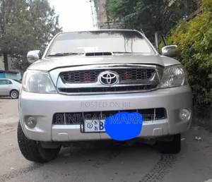 Photo - Toyota Hilux 2009 Silver