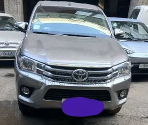 Photo - Toyota Hilux 2019 Silver