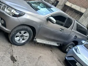Toyota Hilux 2019 Silver