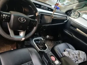 Toyota Hilux 2019 Silver