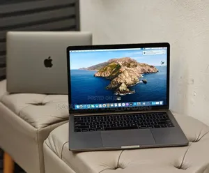 New Laptop Apple MacBook Pro 2019 16GB Intel Core I7 SSD 256GB