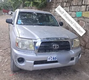 Photo - Toyota Tacoma 2008 Silver