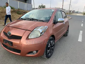 Photo - Toyota Yaris 2010 Brown