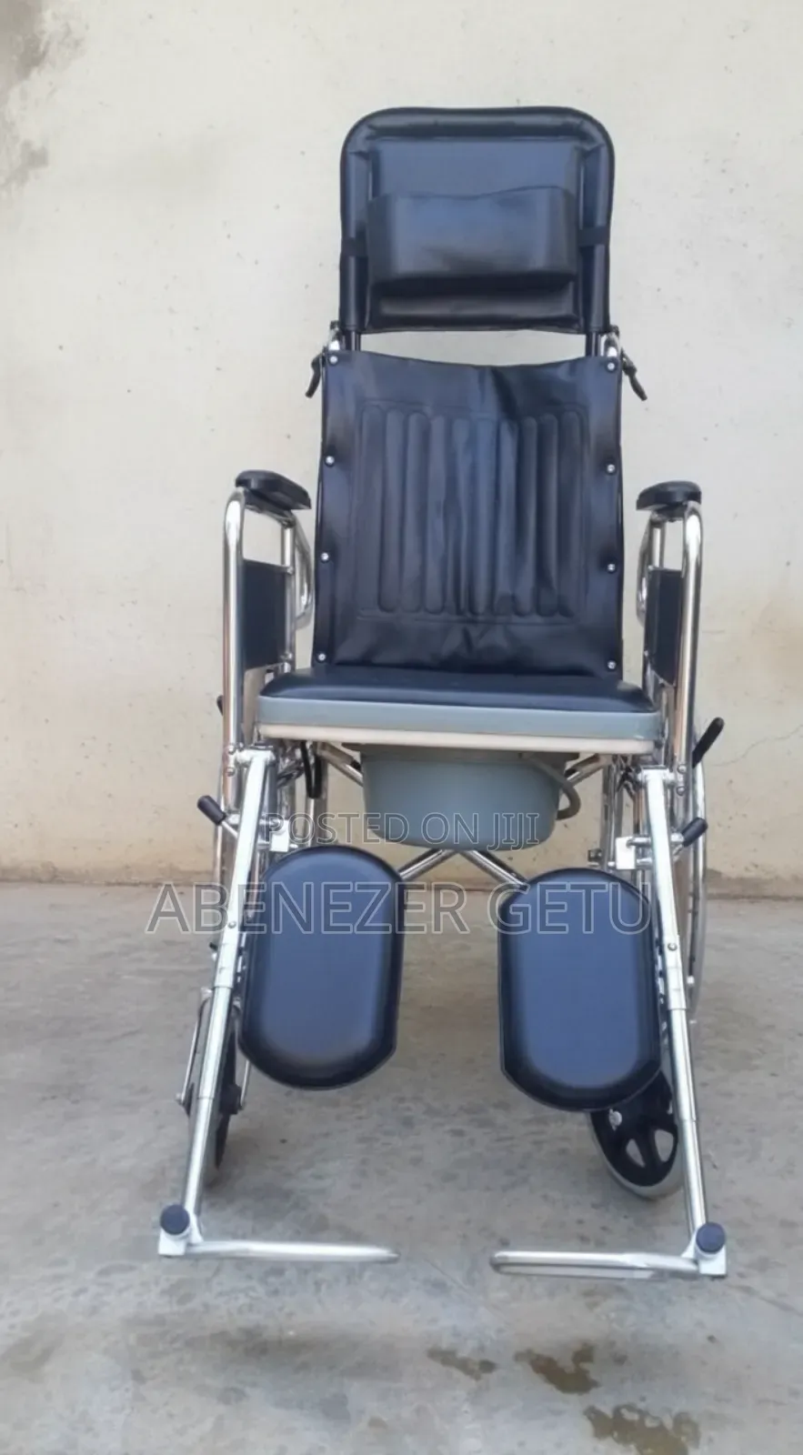 Wheelchair on Comond