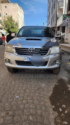 Photo - Toyota Hilux 2015 Silver