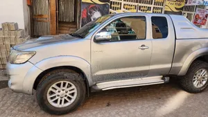 Toyota Hilux 2015 Silver